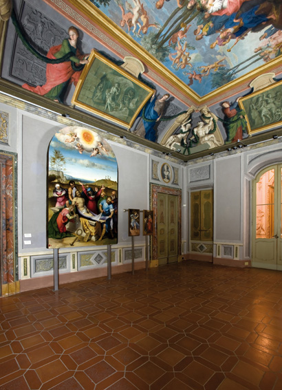 Sala da ballo in cui sono conservate tre opere di Lorenzo Lotto. Sullo sfondo la Deposizione e l'Annunciazione